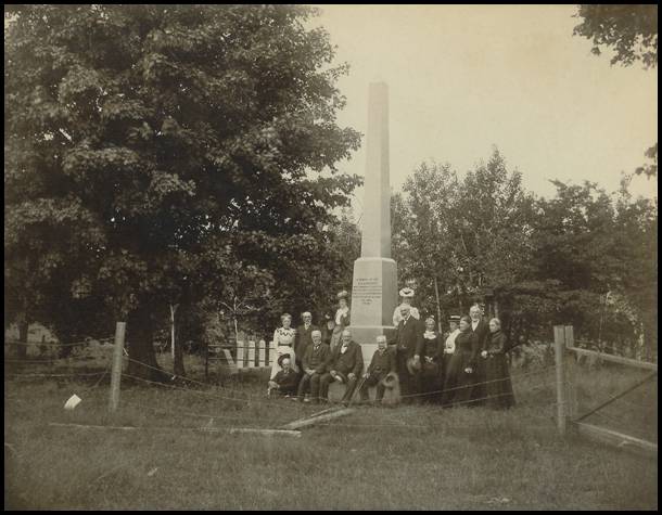 UEL Cem Monument1900